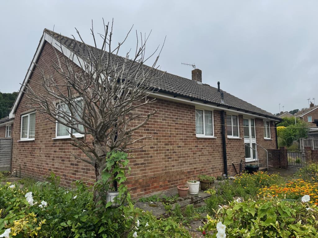 Lot: 132 - SEMI-DETACHED THREE-BEDROOM BUNGALOW FOR REFURBISHMENT WITH GARAGE - The Bungalow